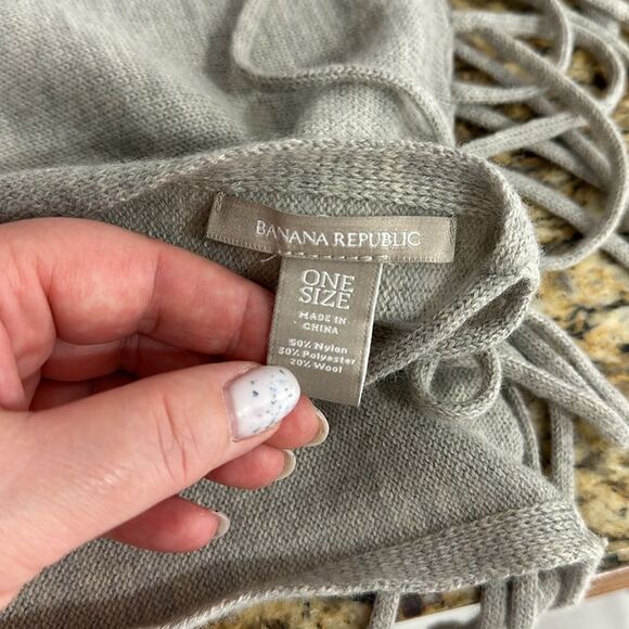 Banana Republic Light Gray Fringe Trim Wool Blend Classic Scarf - Picture 4 of 7